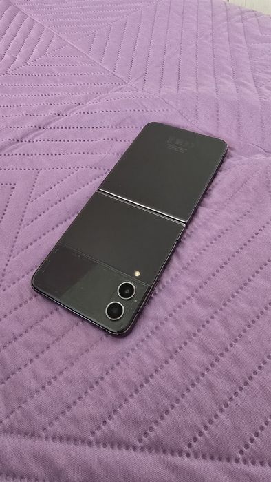 SAMSUNG Galaxy Z flip 4