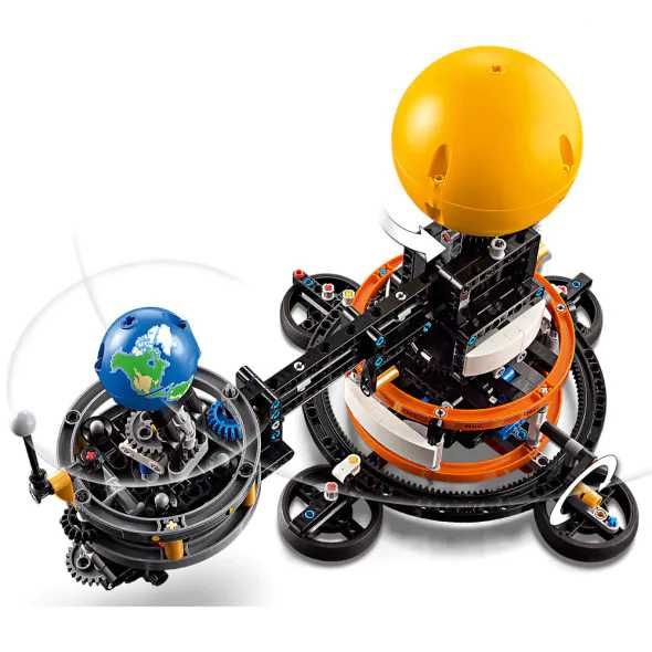 Ново Lego Technic - Планетата Земя и Луна в орбита (42179)