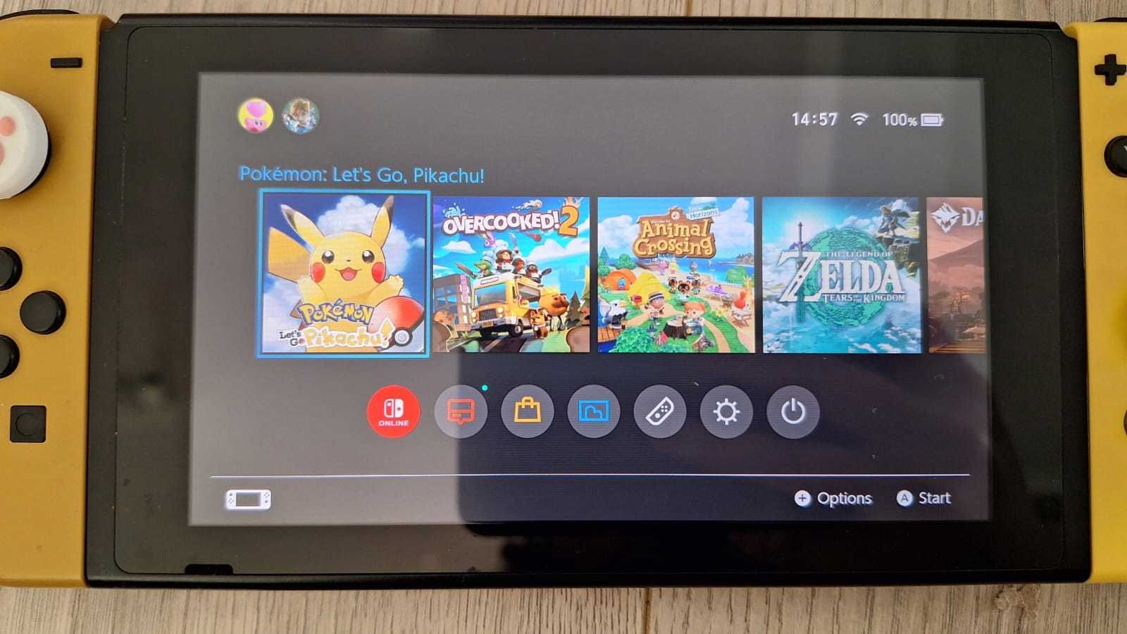 Nintendo Switch - Let's go Pikachu Edition + cont cu jocuri