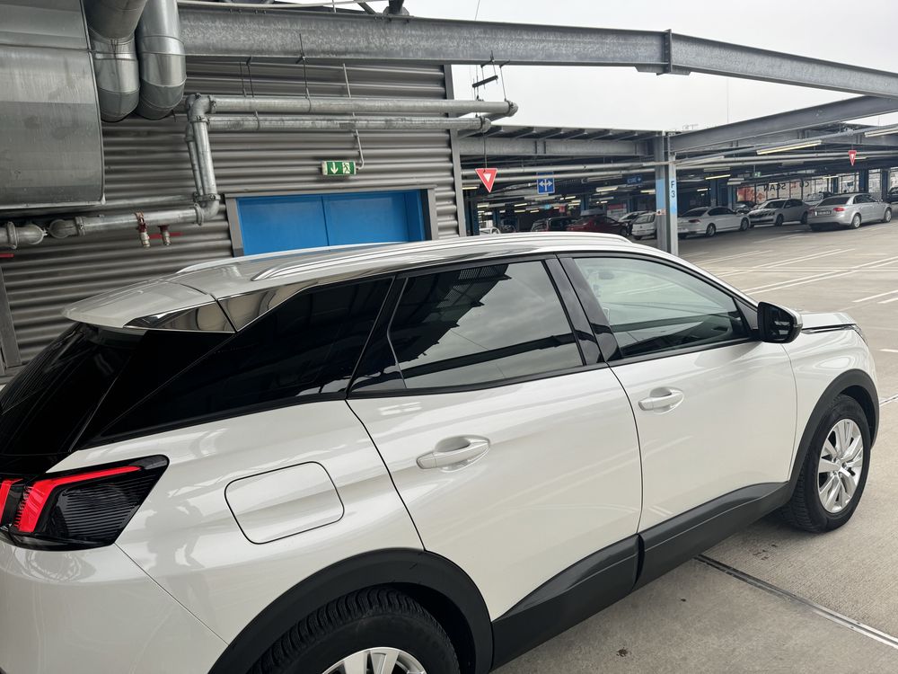 Peugeot 3008 1.5 bluehdi carte service