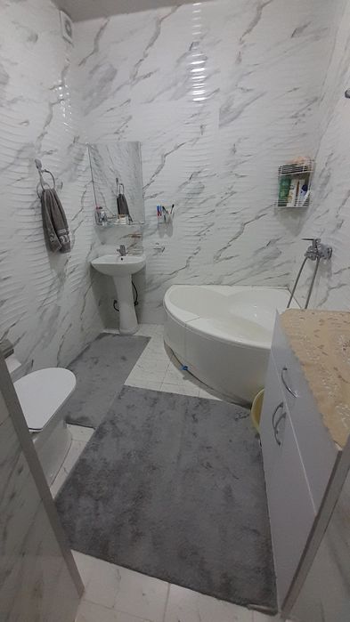 Срочно  2  этажли евро коттеж сотилади!