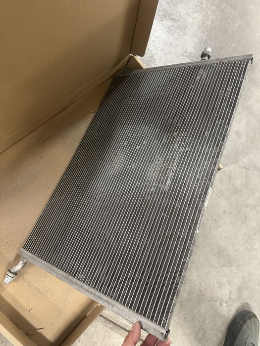 Оригинален Кулер ,охлаждане на двигател Mercedes C400 /C43 amg