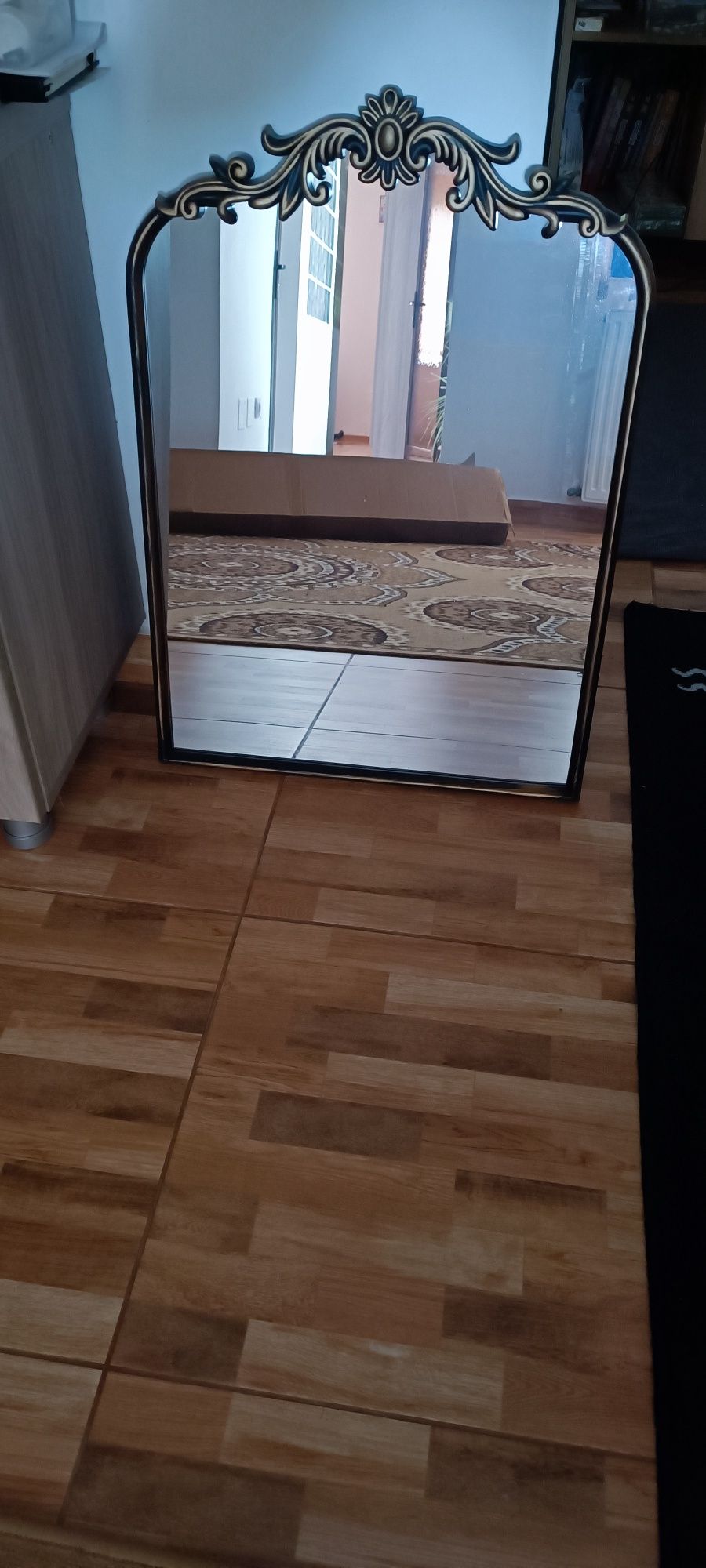 Vând oglinda in stare buna