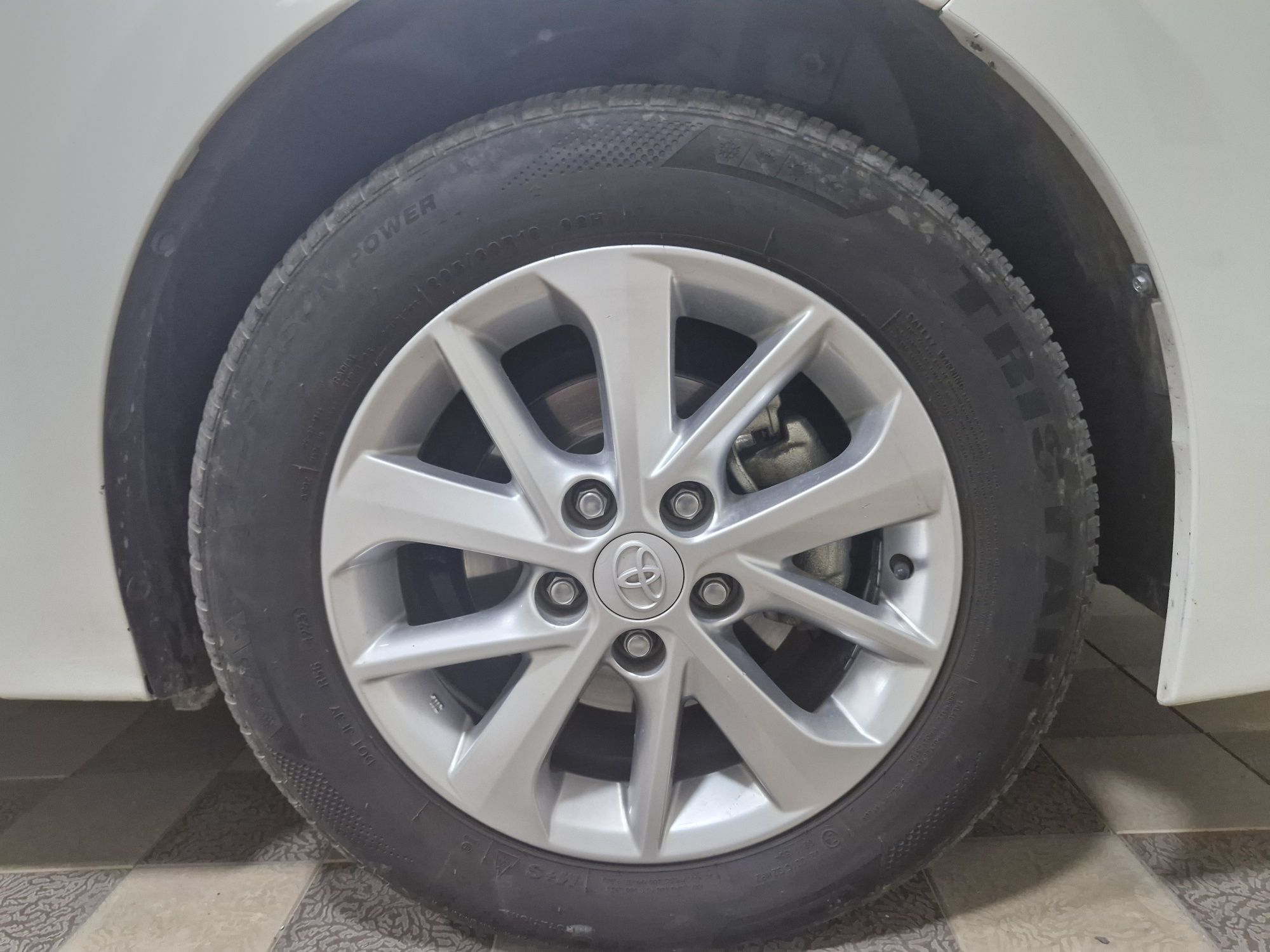 Продам свой автомобиль "TOYOTA COROLLA"  2015 года выпуска.