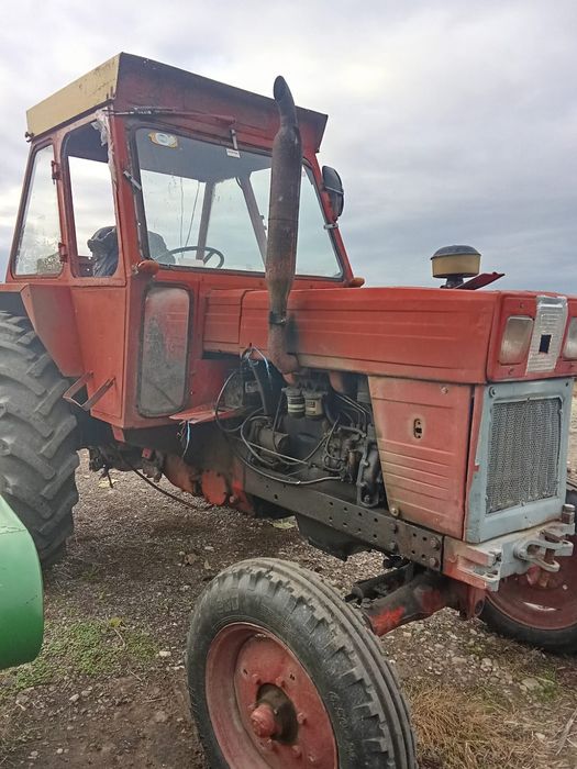 Vand tractor u650 in stare buna de functionare