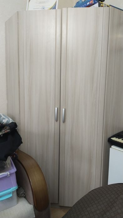 Продаётся угловой шкаф