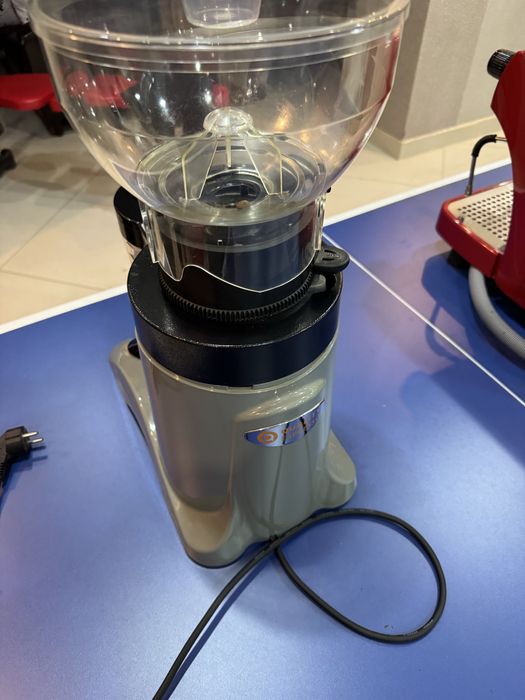 Испанская кофемолка, дешево.