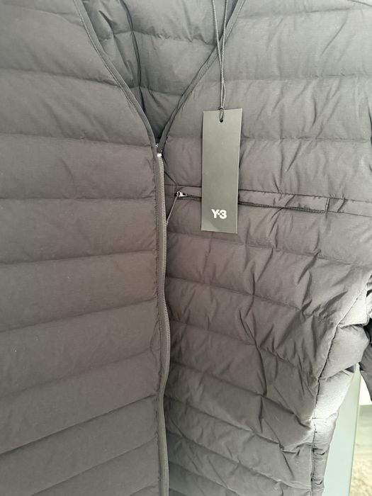 Geaca Adidas Y3 noua cu eticheta marimea XL dar este ca un L!