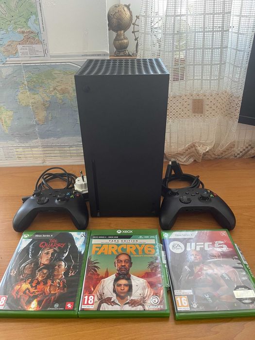 Xbox Series X 1 TB + 2 контролера + 3 игри
