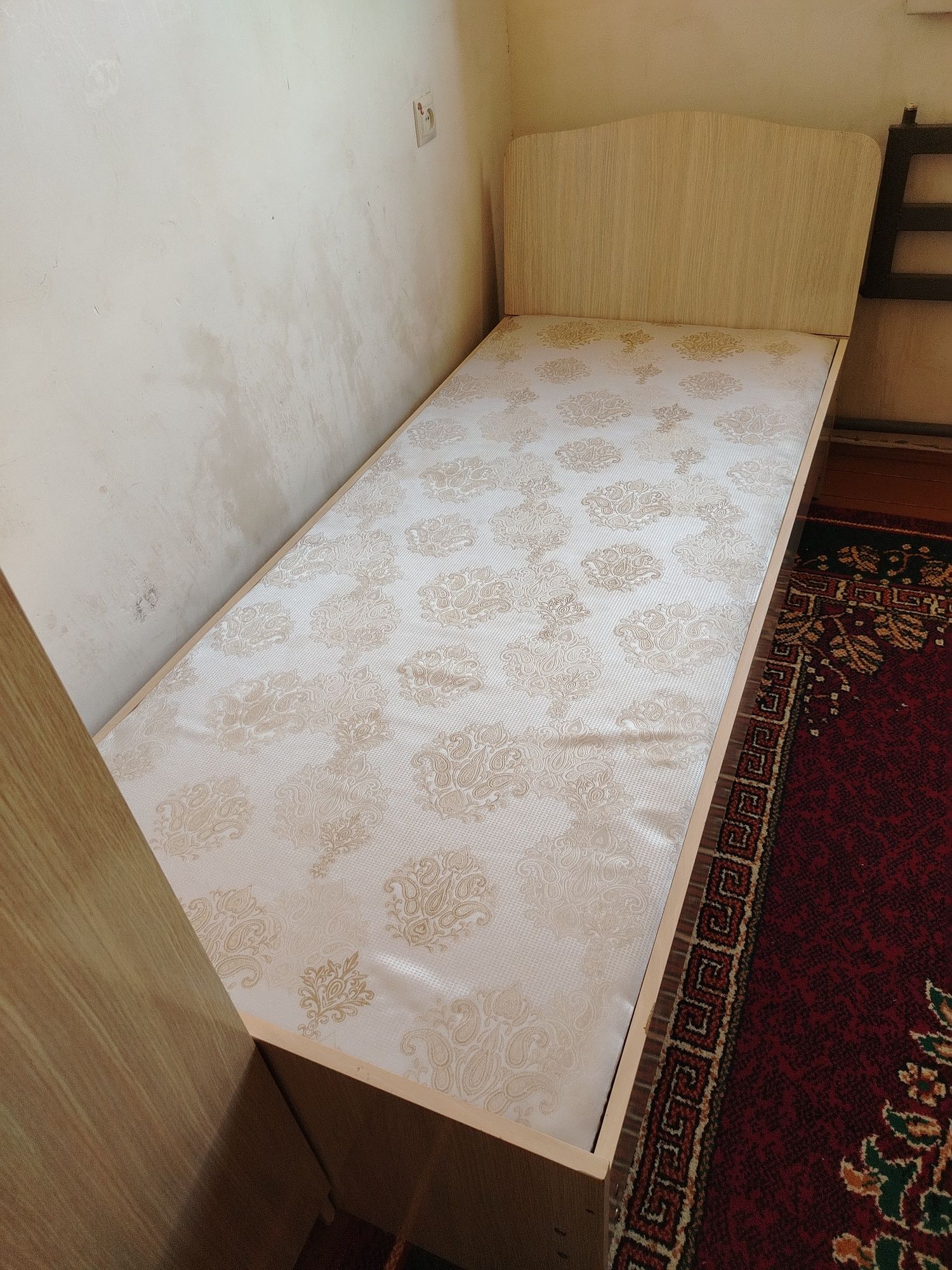 2ta divan bor , shkaf, 2ta tumba