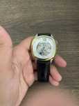 Soat “CARTIER” sotiladi shihali lekin shishasi bir oz singan