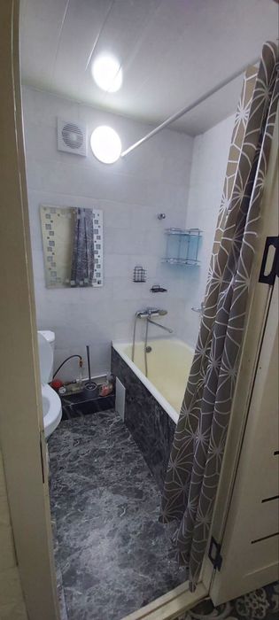 Сотилади Чилонзор 24 квартал 1 хонали 42 кв м евро ремонт