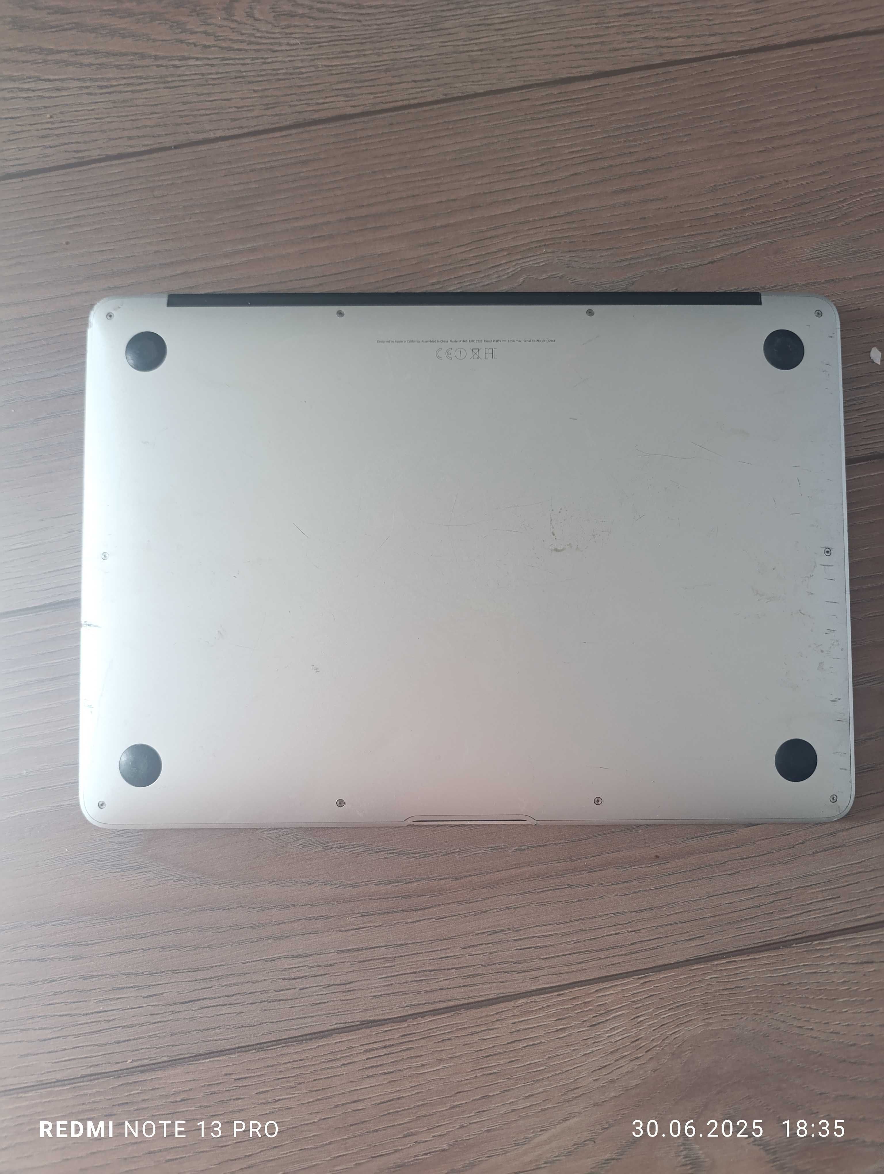 MacBook Air A1466 Pentru piese.