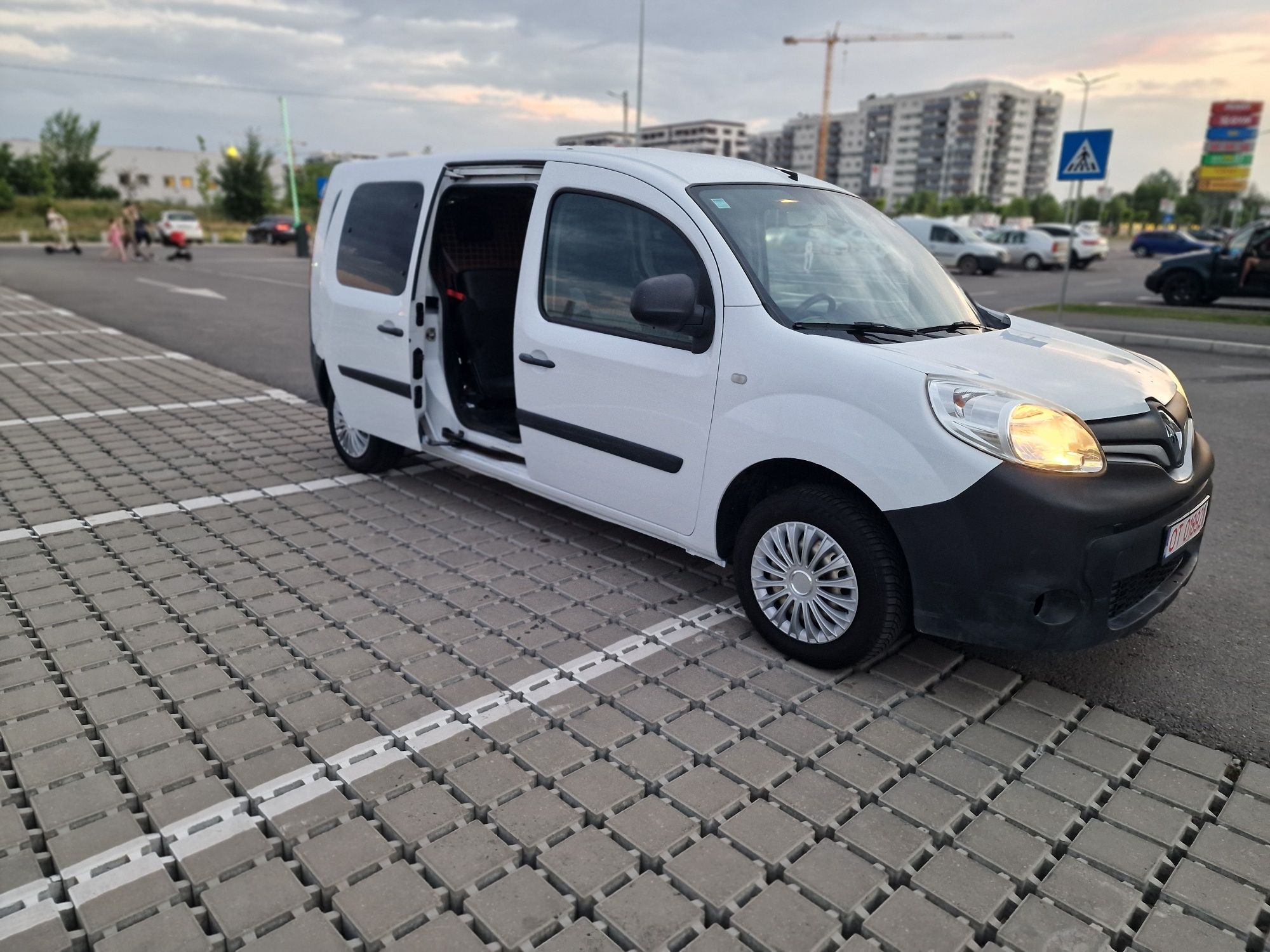 Vând Renault Kangoo 2 2018 (5 locuri) maxi /duba