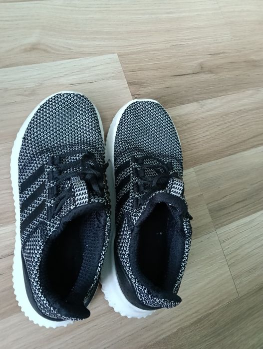 Vând adidași Adidas