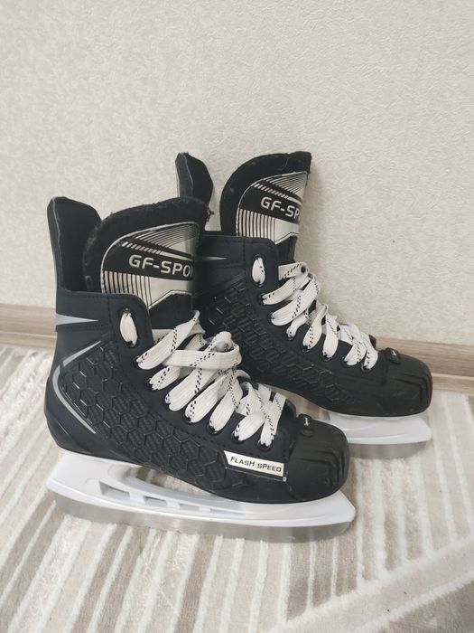 Коньки хоккейные