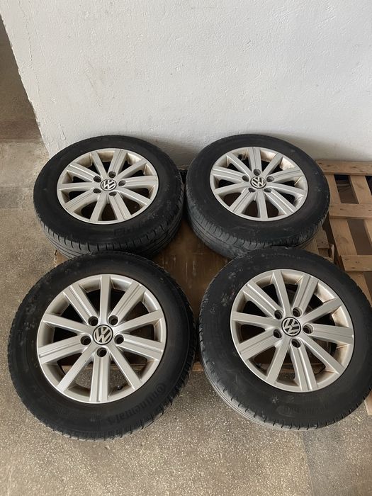 Vând jante originale VW R15