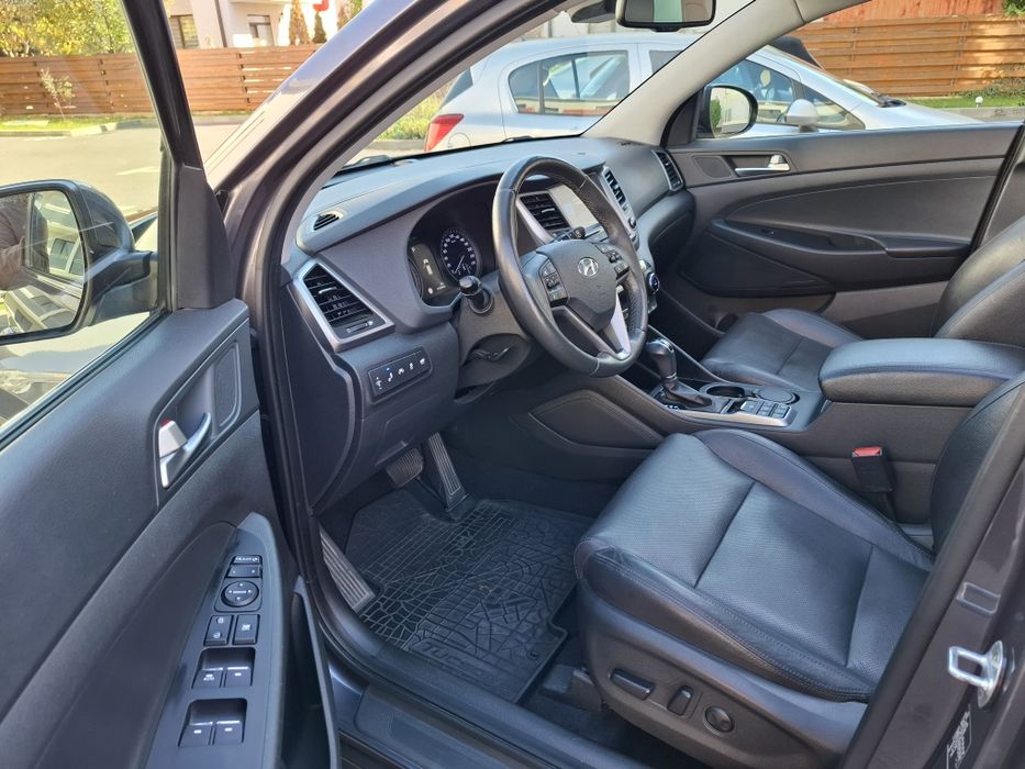 Vând Hyundai Tucson 2.0 CRDI 4WD 6AT LUXURY PACK+