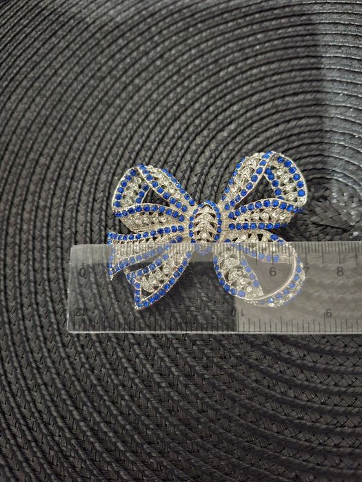 Brosa mare elegantă latime 6 cm si lungime 7 cm