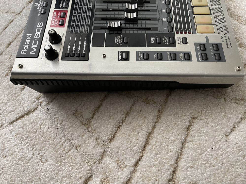 Roland MC-808 Sampling Groovebox