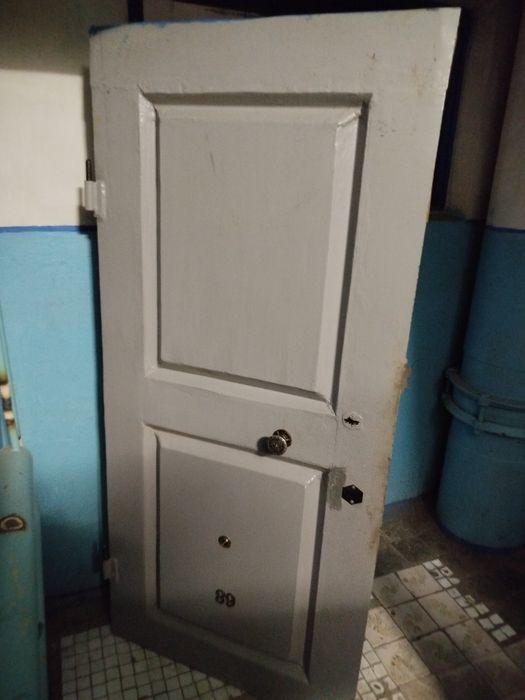 Отдам бесплатно входную железную дверь