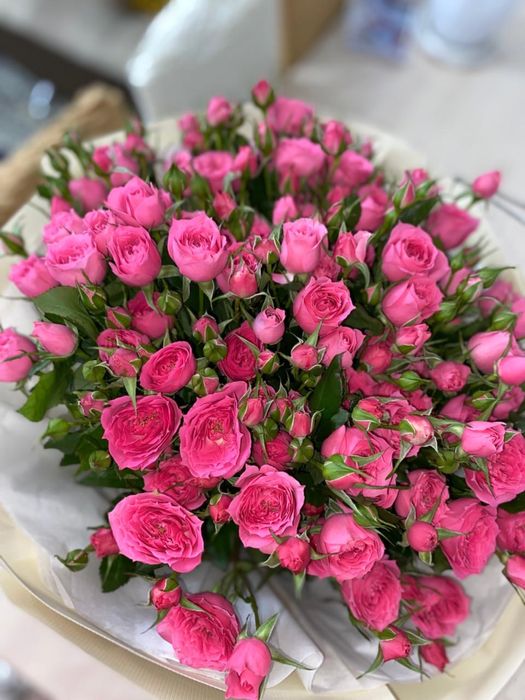 Свежий букет из спрей роз