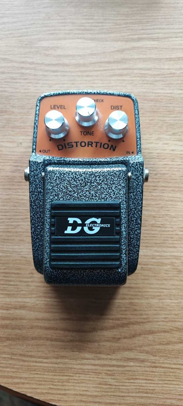 Pedala de efect Distortion DG Electronics