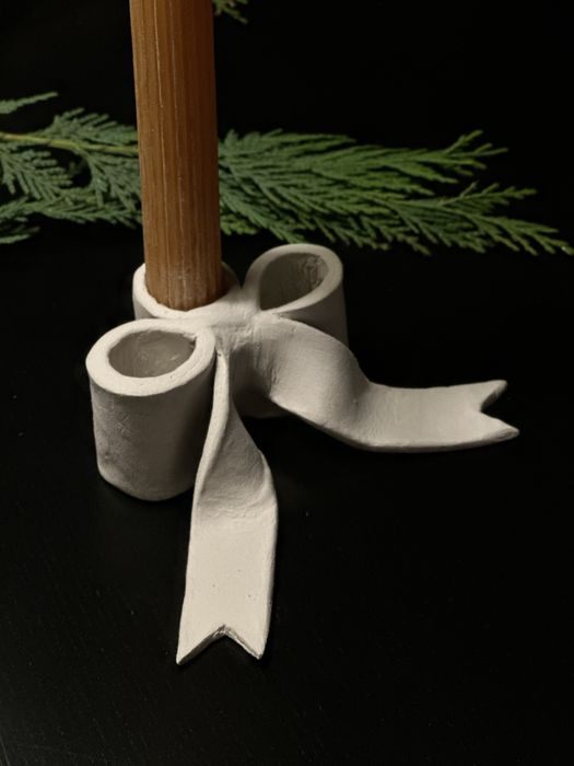 Suport pentru lumânare din lut, fundiță minimalistă, decor handmade