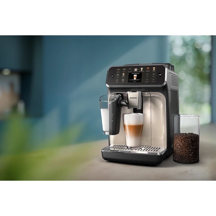 Полностью автоматическая кофемашина Philips серии 5500