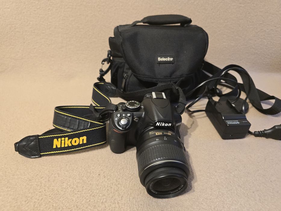 Aparat foto Nikon D3100 folosit putin
