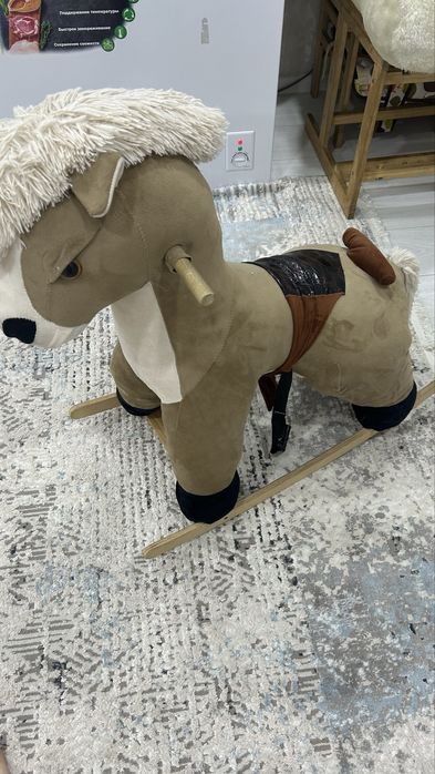 Лошадка игрушечная в хорошем состоянии