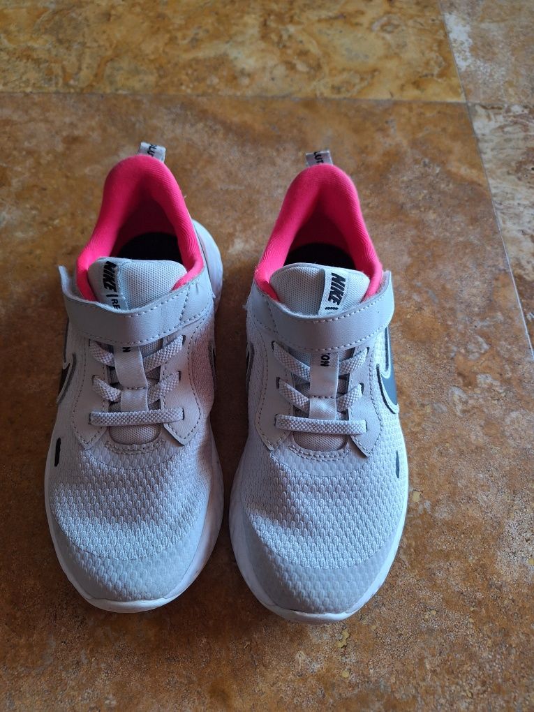 Vând adidași copii Nike 31