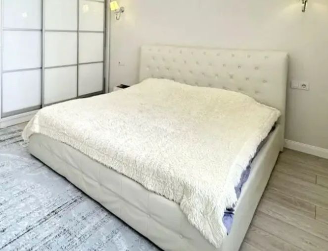 Продам 2х спальную кровать