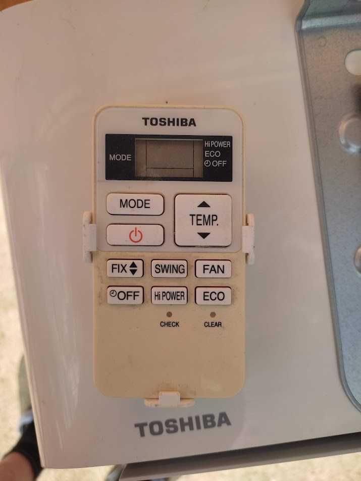 Продавам Употребяван климатик TOSHIBA инвертор