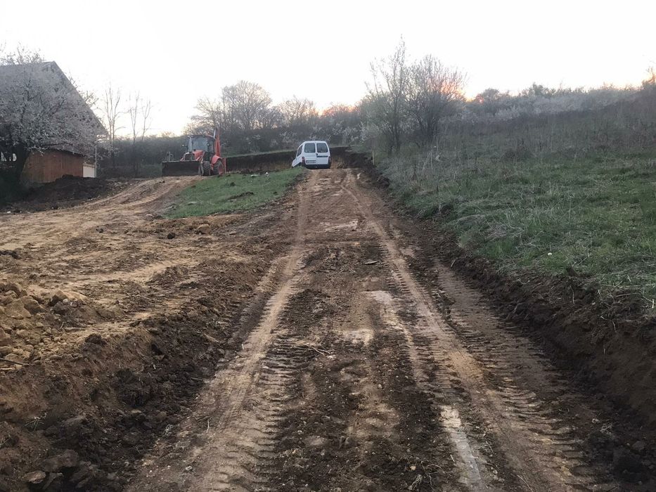 Buldoexcavator de inchiriat servicii buldo, cilindru compactor, excava