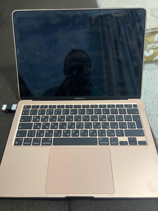Продам б/у Macbook 13 air m1