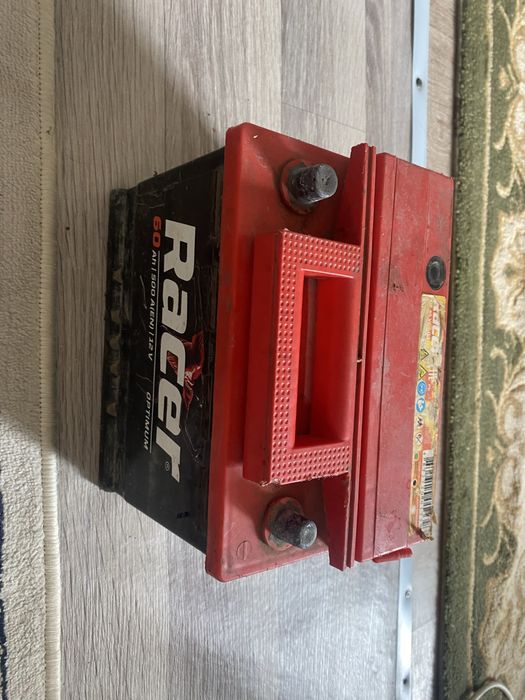 Аккумулятор 60А RACER  в отл состоянии на авто