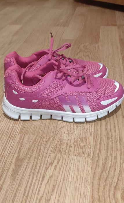 Продам детские  новые! кроссовки