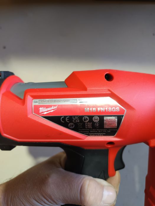 Pistol cuie milwaukee 18v brushless nou