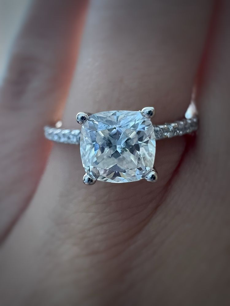 Inel Cushion cut moissanite