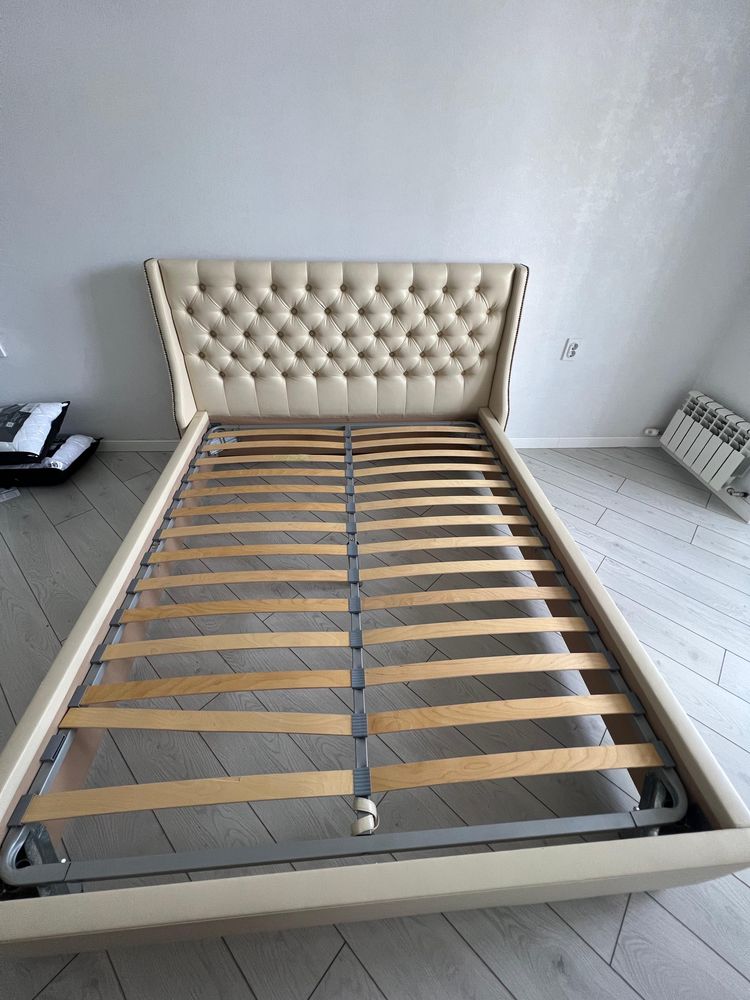 Кровать в хорошем состоянии