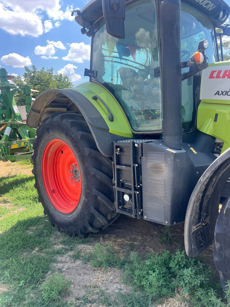 Tractor Claas Axion 810