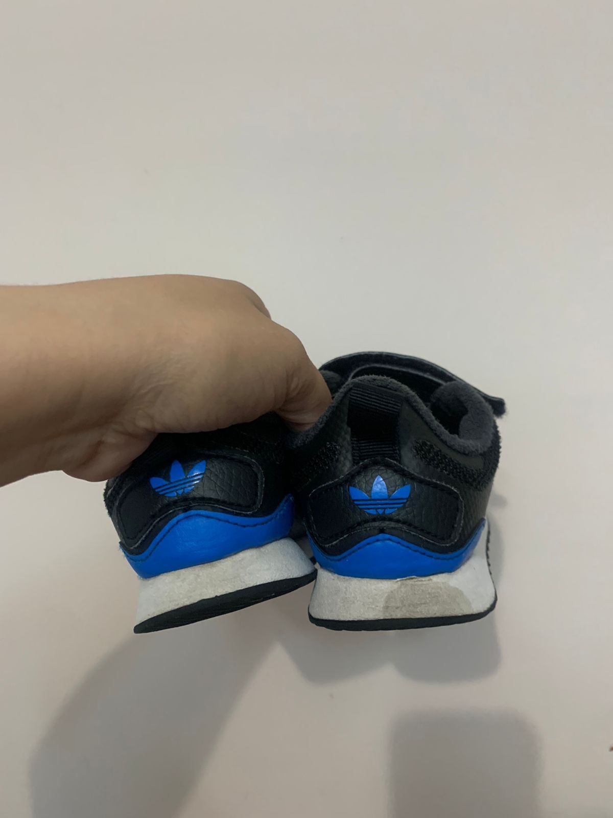 Продам оригинальные детские кроссовки Adidas