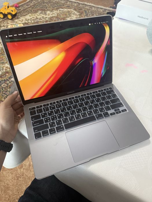 MacBook air m1 8/256 продам
