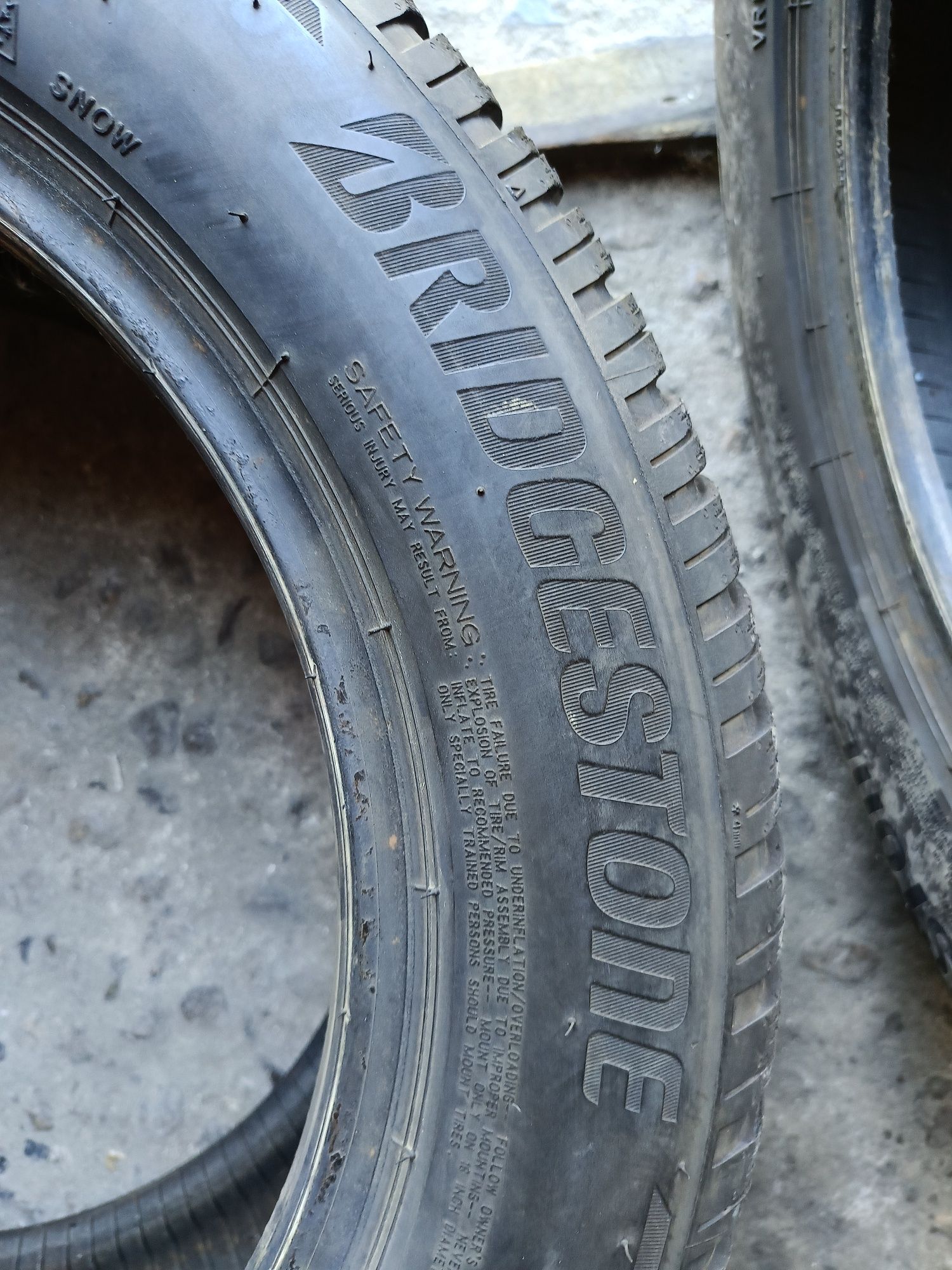 Зимни гуми -2022г.-16цола-215/55-1бр.-110лв."BRIDGESTONE"
