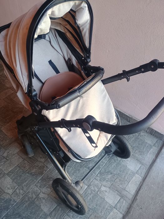 Cărucior + scoică pentru copii aproape nou.ofer bonus un scaun