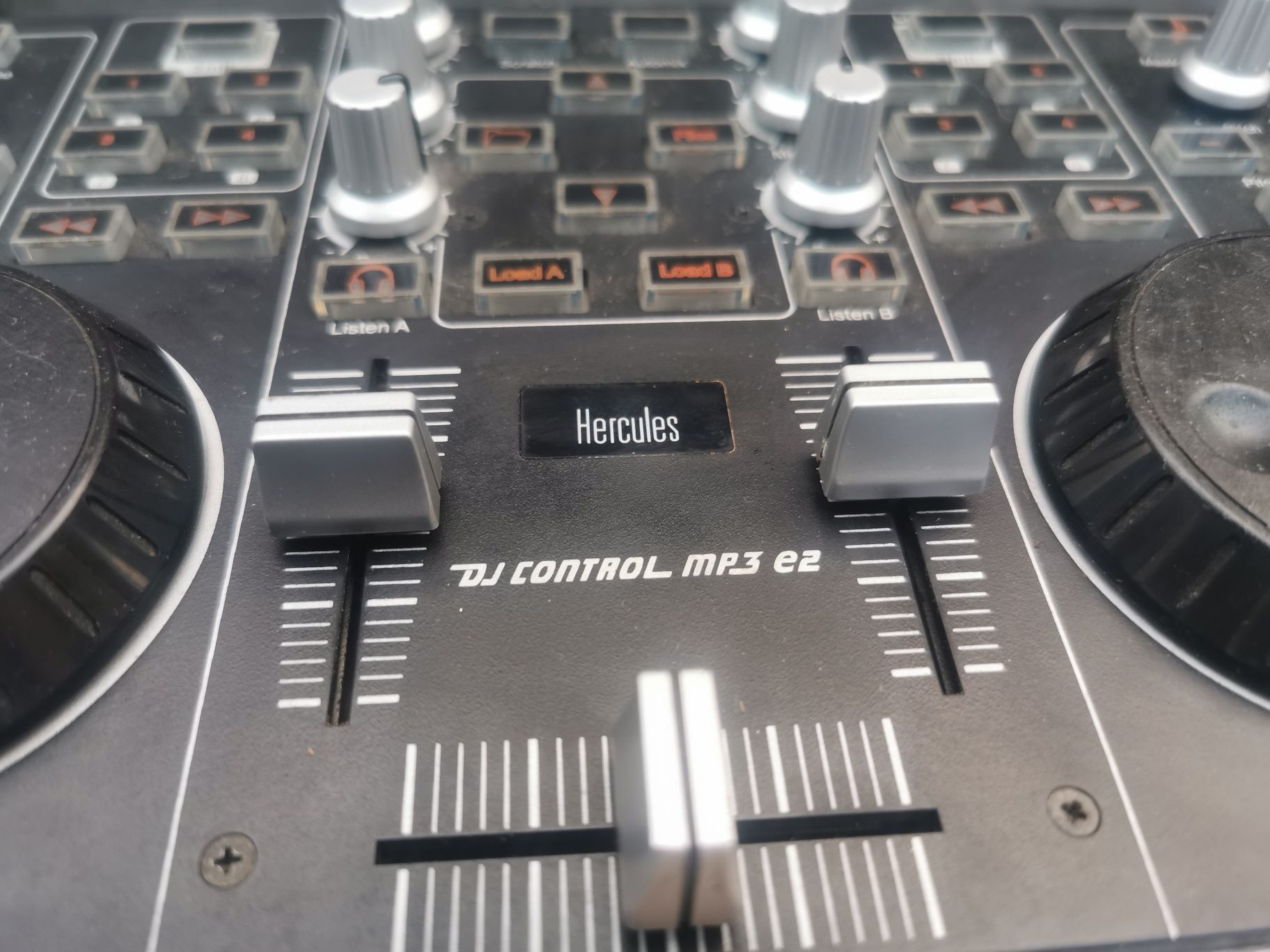 Vând consolă DJ Hercules MP3 e2