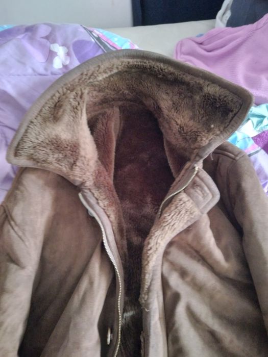 Vând căciulă iarnă, cămăși, cojoc