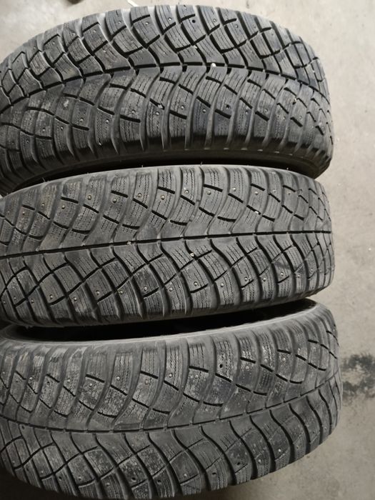 Шины зимние 215/65R16