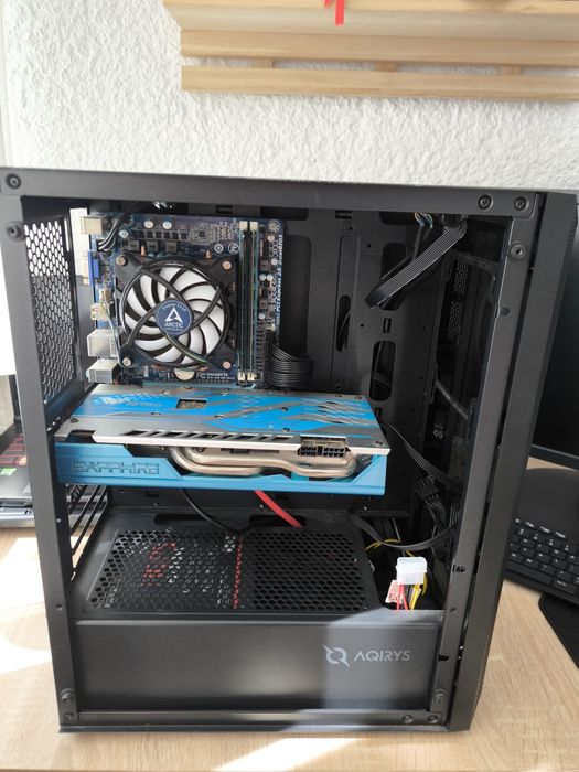 Vând PC, carcasă AQIRYS, sursa.